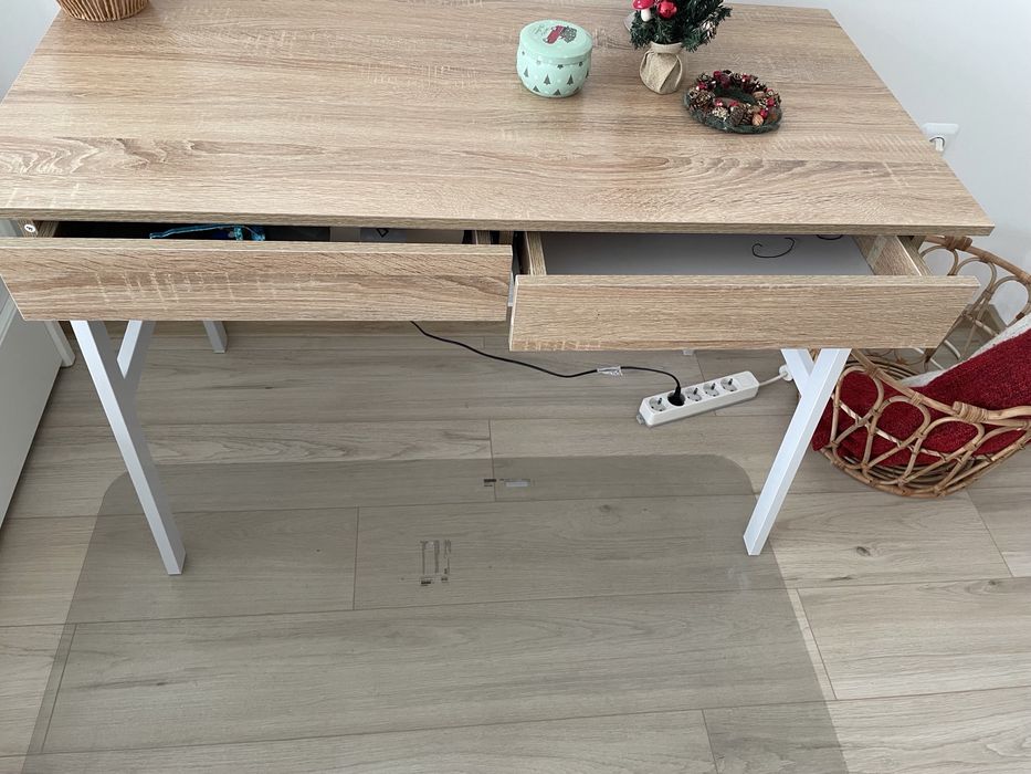 Бюро с две чекмеджета