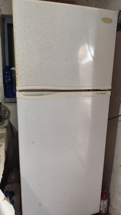 Vând frigider Daewoo