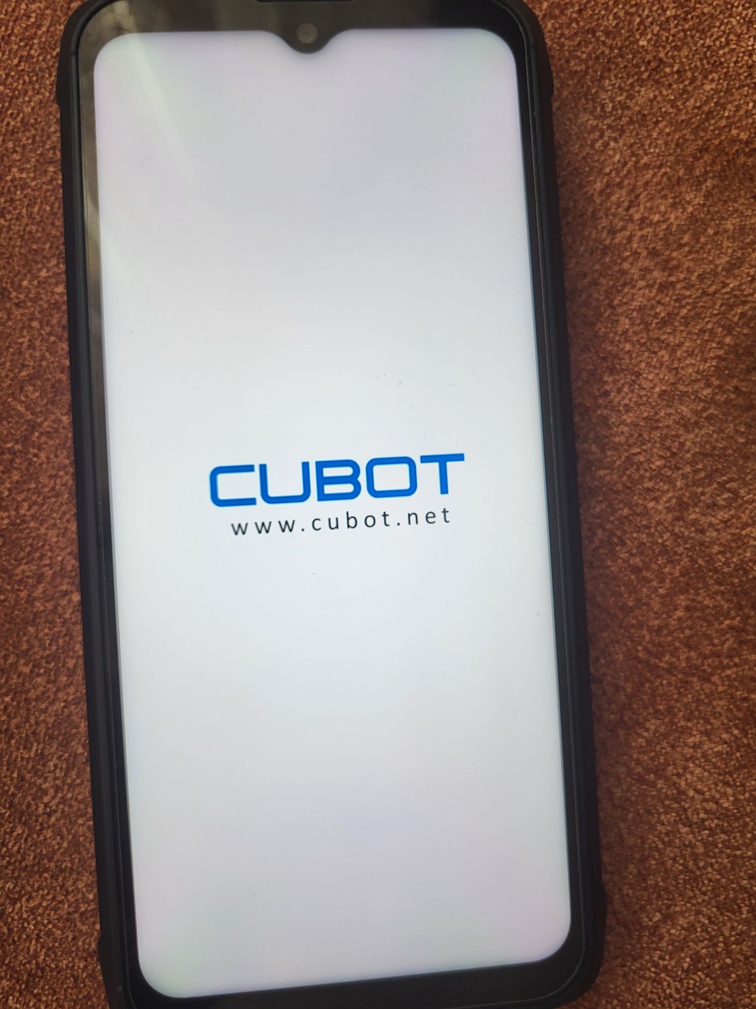 Телефон CUBOT и смарт часовник CUBOT