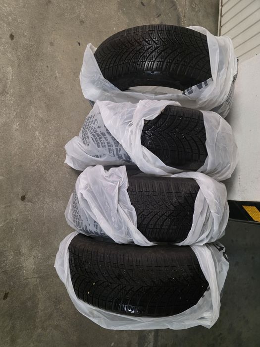 Гуми 215 60 17 Goodyear