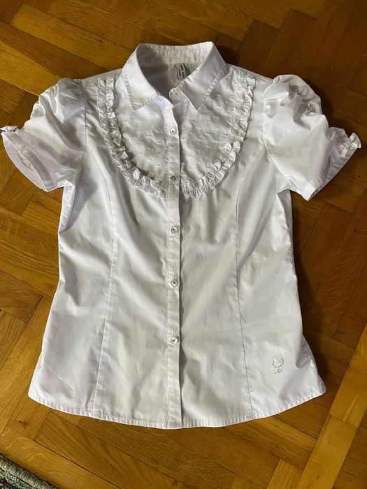 Продам школьную рубашку , в отличном состоянии, размер 10-12 лет