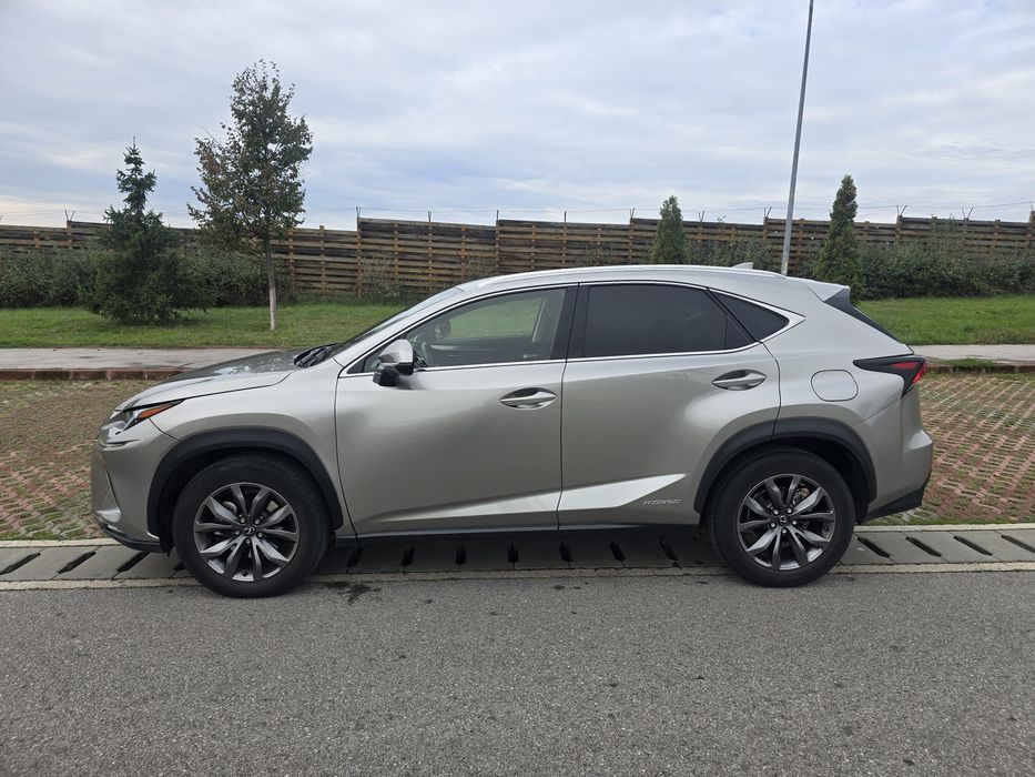 LEXUS NX 300 Hybrid / 4x4 /Navi /Xenon/
