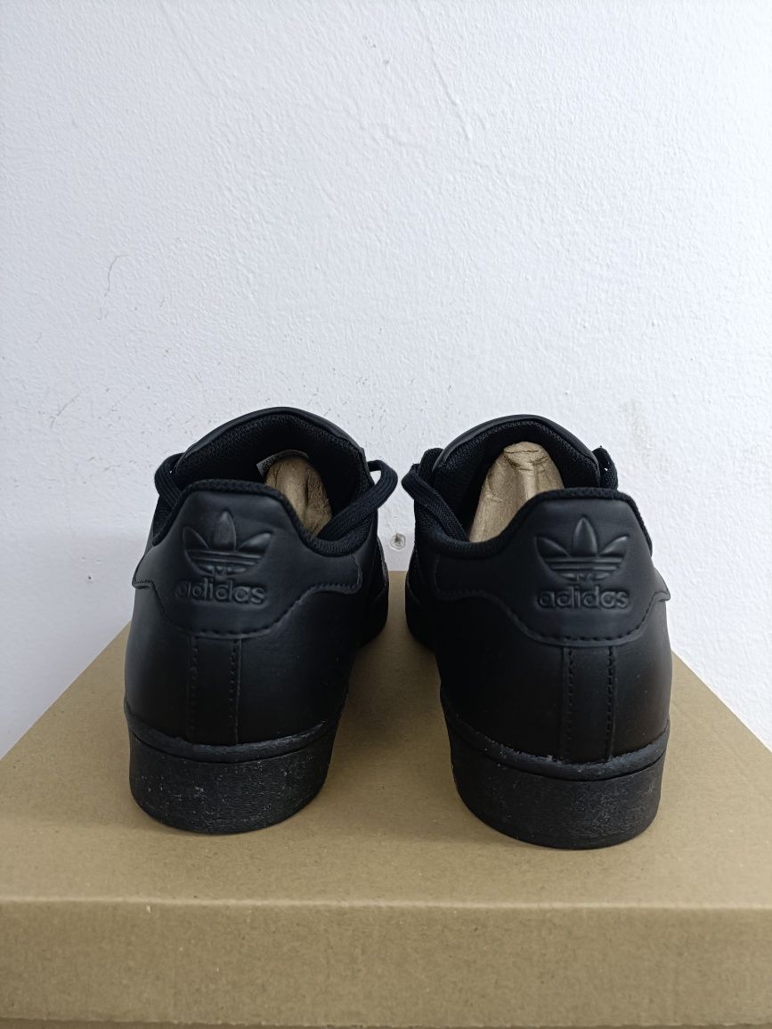 Adidas Superstar номер 44 2/3