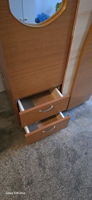 Dulap culoare maro, ca nou