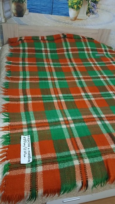 Родопски дебели вълнени одеала.