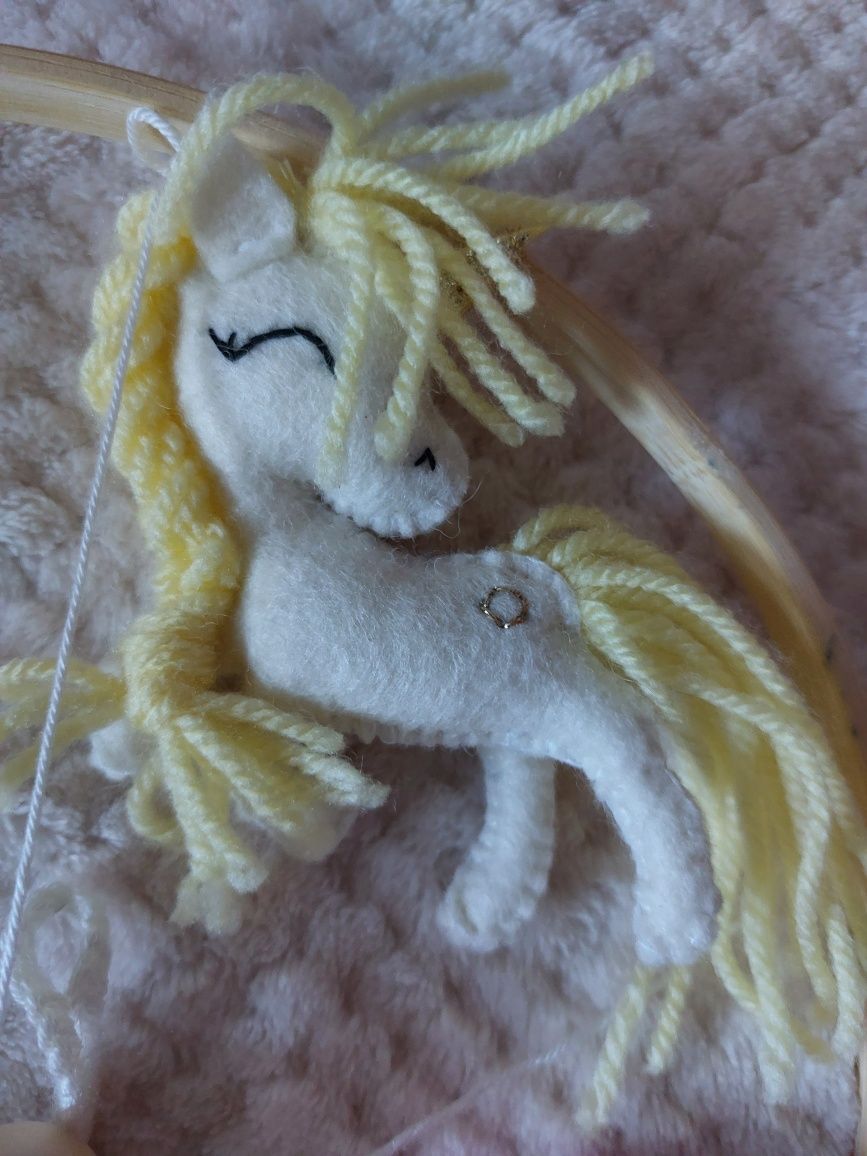 Carusel bebe unicorni fetru handmade. Carusel fetite. Carusel bebelusi