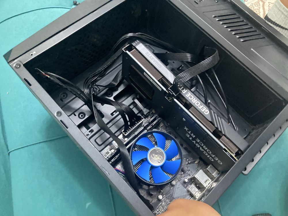 Продам компьютер rtx 4060 с монитором, клавиатурой и с мышкой