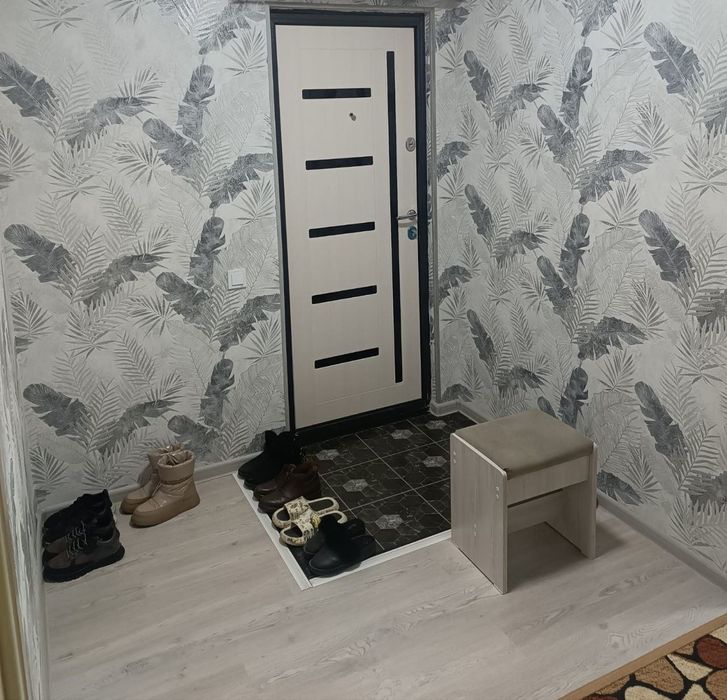 Продается квартира 3 комнатная 8 мкр 2 этаж