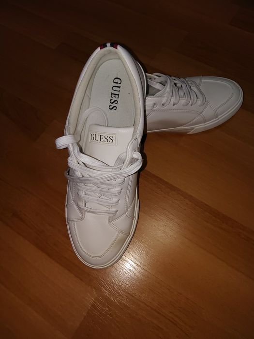 Vând pantofi sport