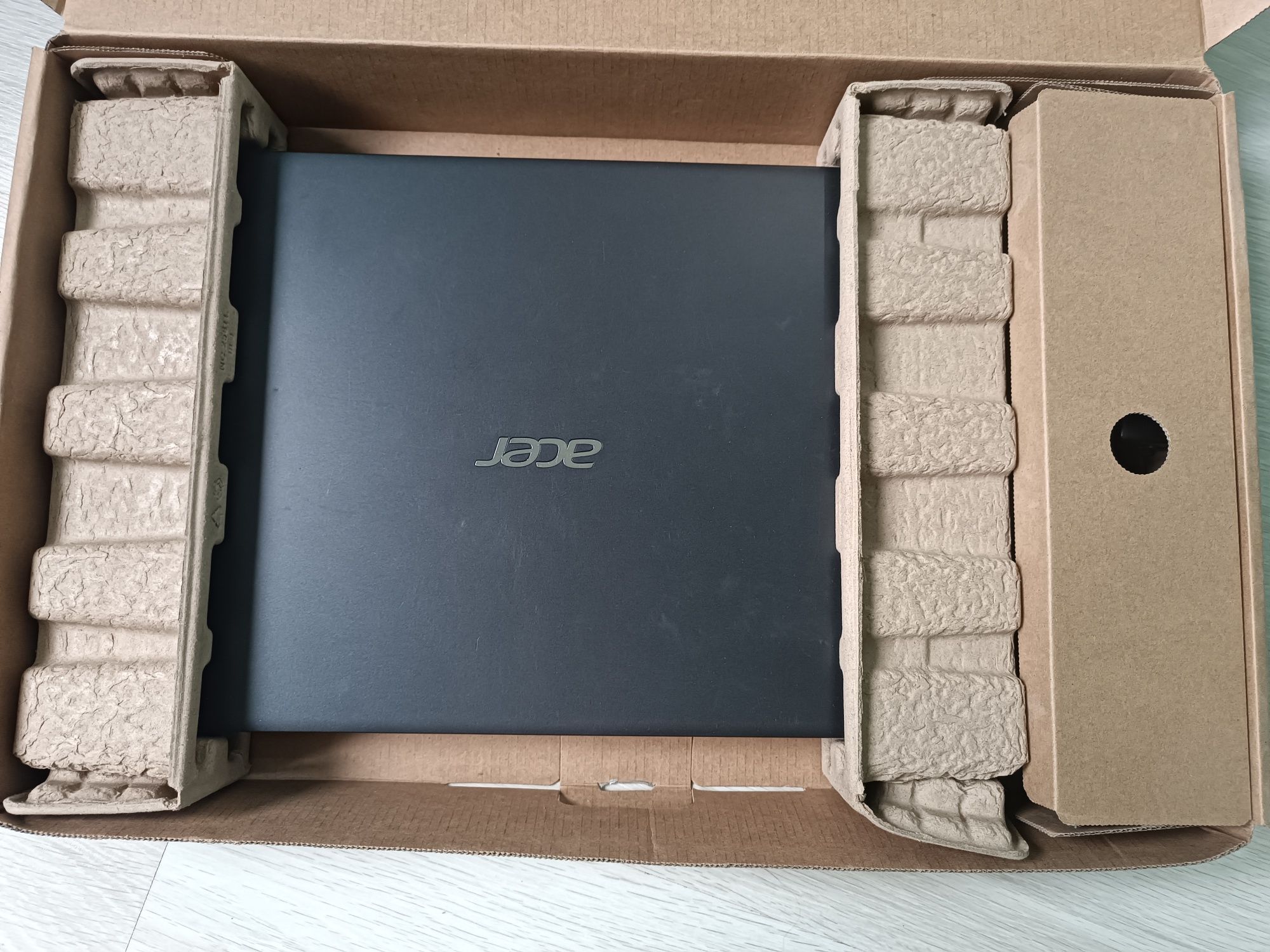 Acer aspire core 3 Novutbuk sotiladi