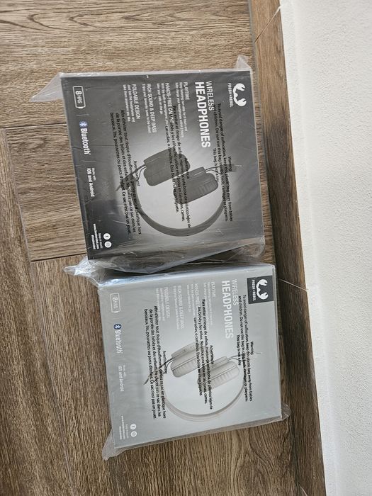 Casti Bluetooth doua culori  negru si bej  produsele sunt noi.