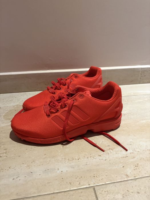 Продавам червени adidas обувки