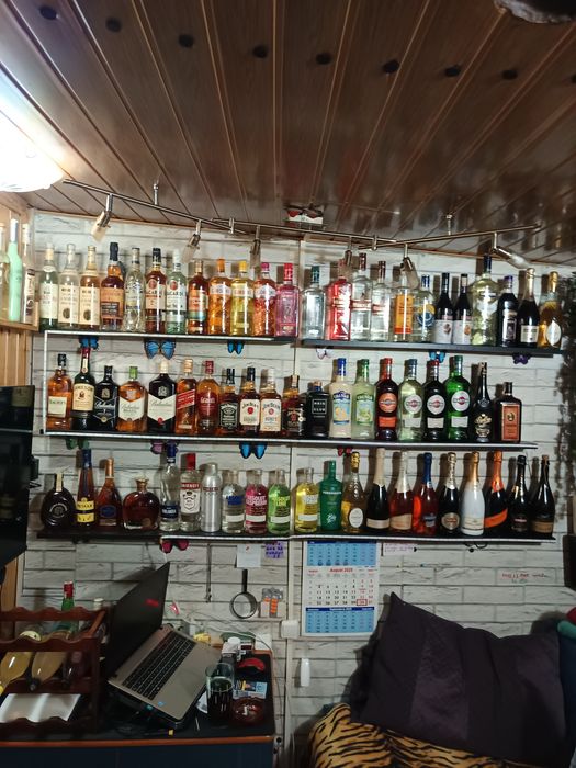 Vînd colecție de băuturi fine la jumătate de preț