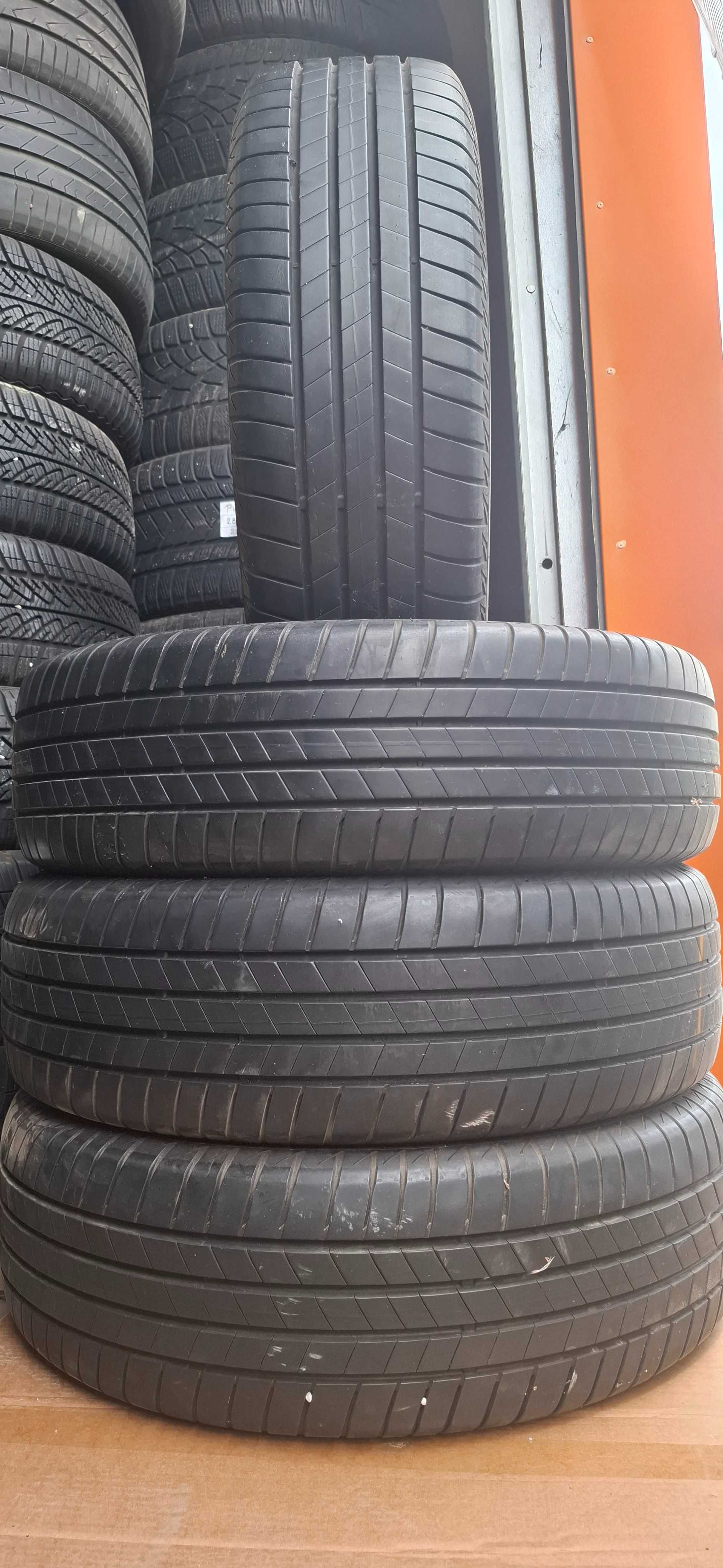 4бр. 215/65/17 Bridgestone 6.5mm грайфер, дот19г.Предлагаме монтаж +++