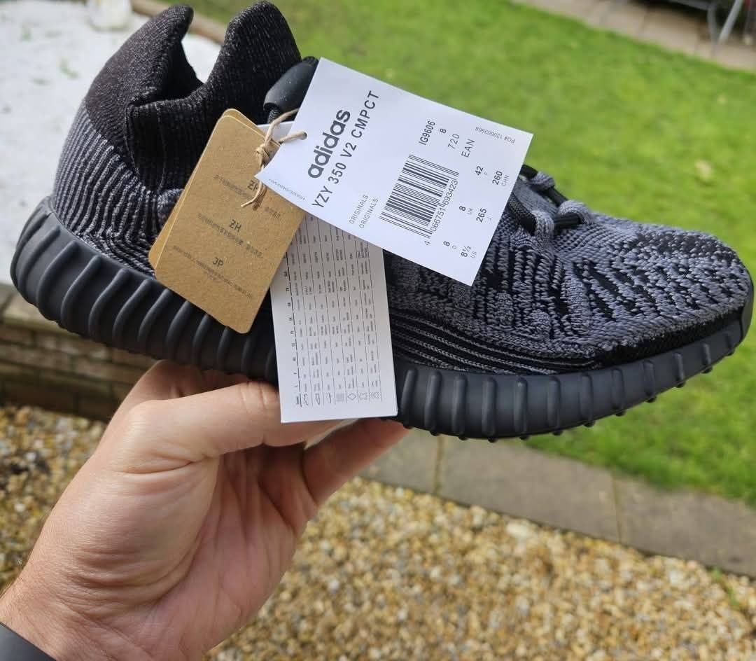Adidas yeezy 350 V2 compact originali
Mar:41 1/3,42
Pret:600