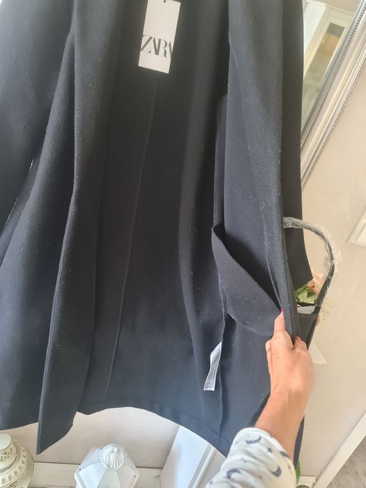Zara, черно палто ново