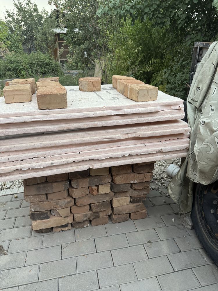 100 кирпичей  продам