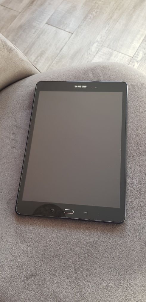 Vând tabletă Samsung SM-T 550