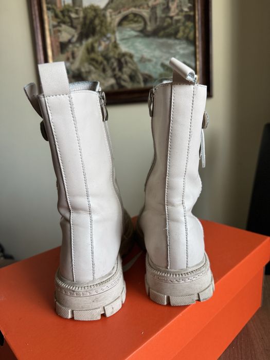 Бели кубинки от естествена кожа , с топла подплата отвътре