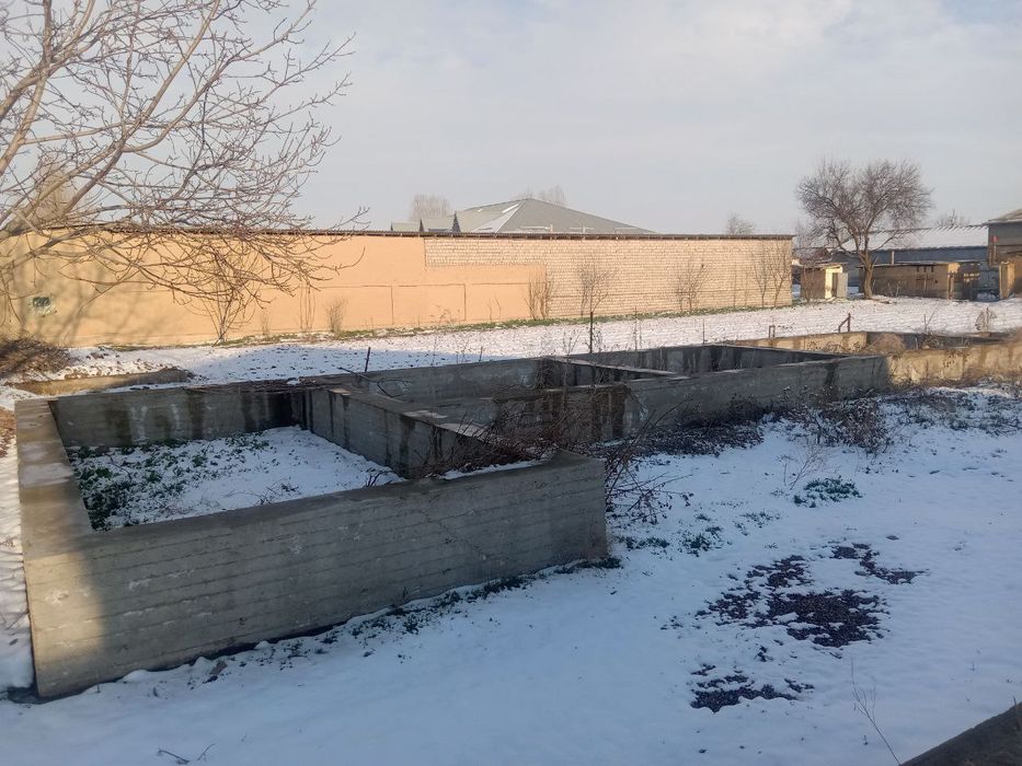 Nurafshon uchastka sotiladi