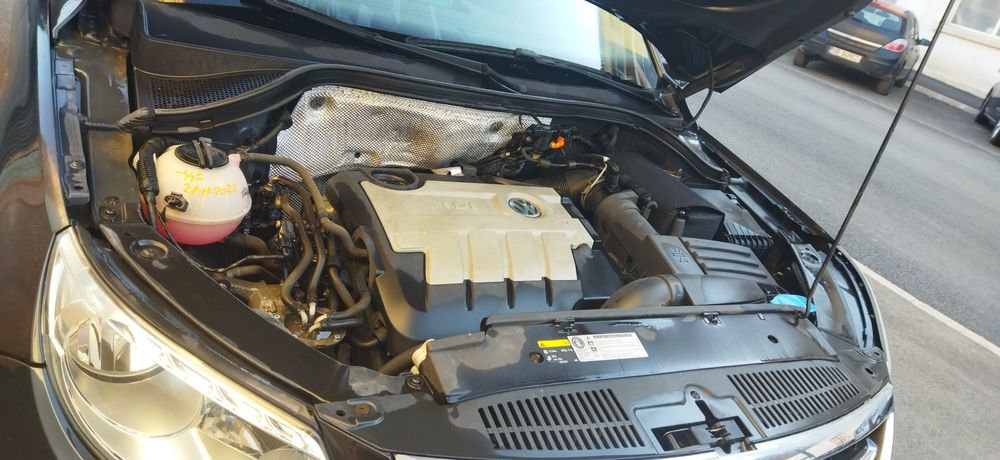 Vând Volkswagen tiguan