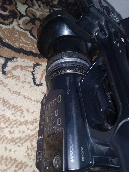 Camera sotiladi  Panasonic AC 90 Camera 1 ta batterkasi bor 1 ta Zarya