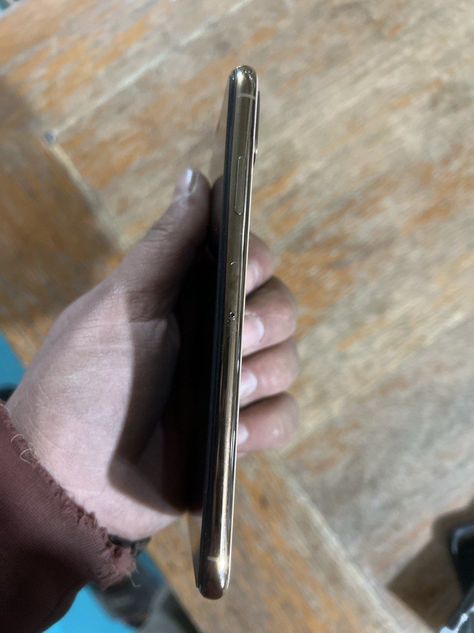 Iphone xs max gold