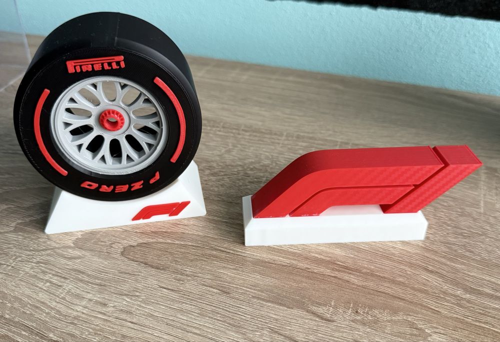 Cadou Pirelli F1 soft + F1 logo