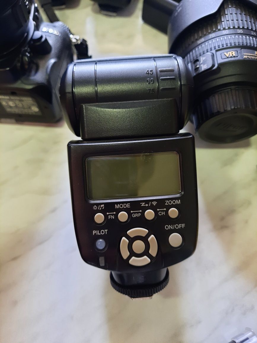Продаю свой полупрофисиональную фото камеру  Nikon D7000
