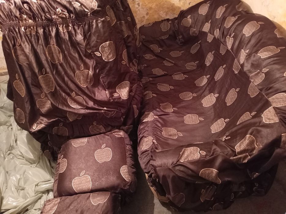 Диван с фотьойли и табуретки