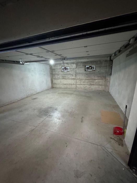 Inchiriez garaj/spatiu depozitare Str.Stejarului, Floresti