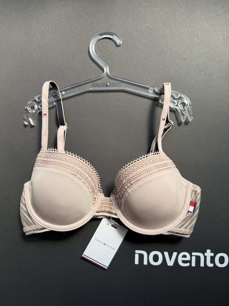 Комплект в бежово: сутиен /75B/ и прашки /S/ Tommy Hilfiger