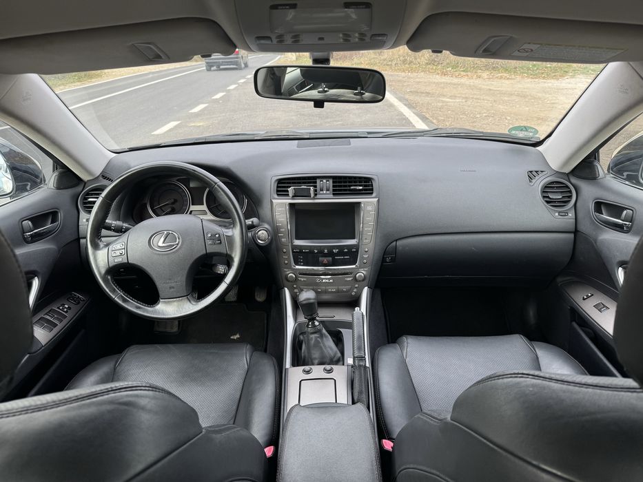 Lexus IS 220D an 2010