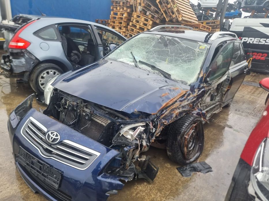 Amortizor stanga fata 2.2 d-cat 2AD-FHV Toyota Avensis 2 T25 [facelif