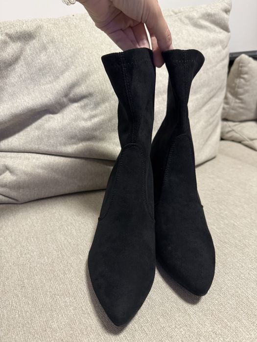 Нови Велурени боти номер 39