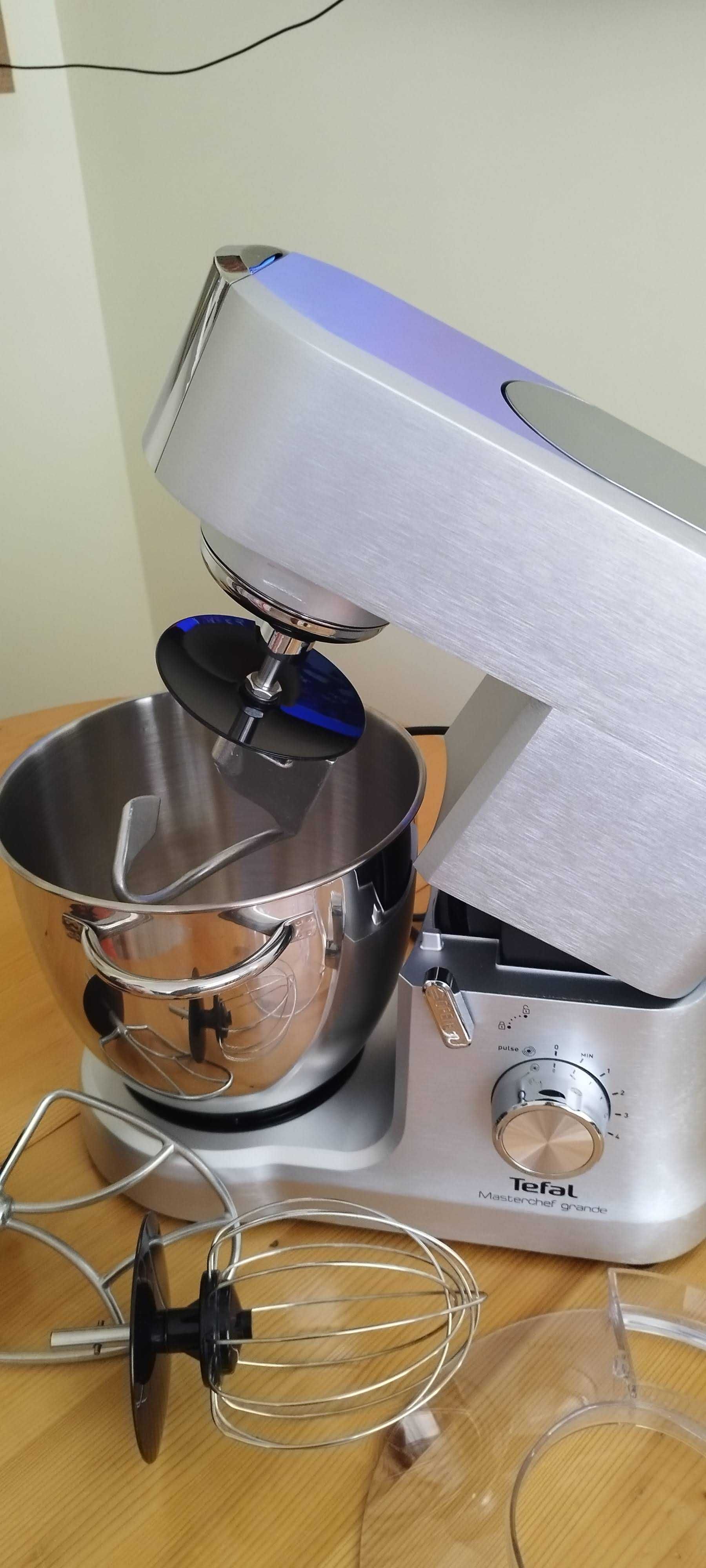 Продавам кухненски робот TEFAL MASTERCHEF GRANDE QB813D38, 1500 W.