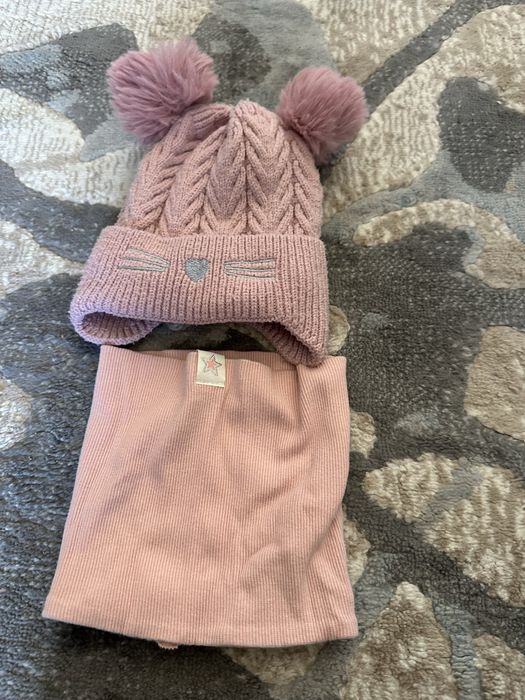 Дрехи -тениски,блузи дънки и роклички.