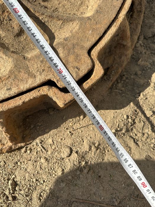 Продам чугунные люки