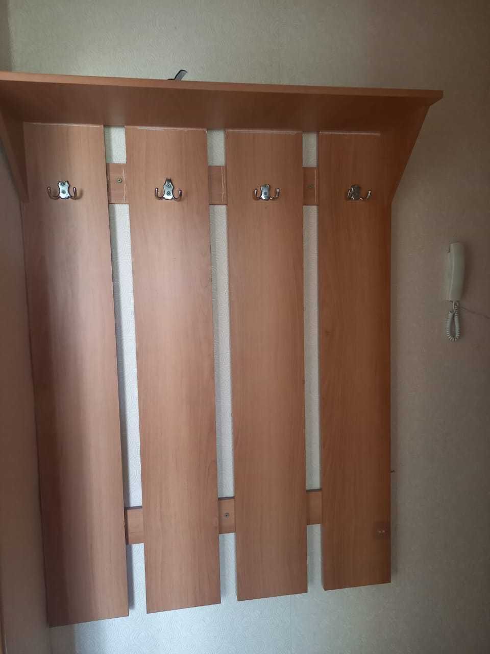 Прихожая вешалка