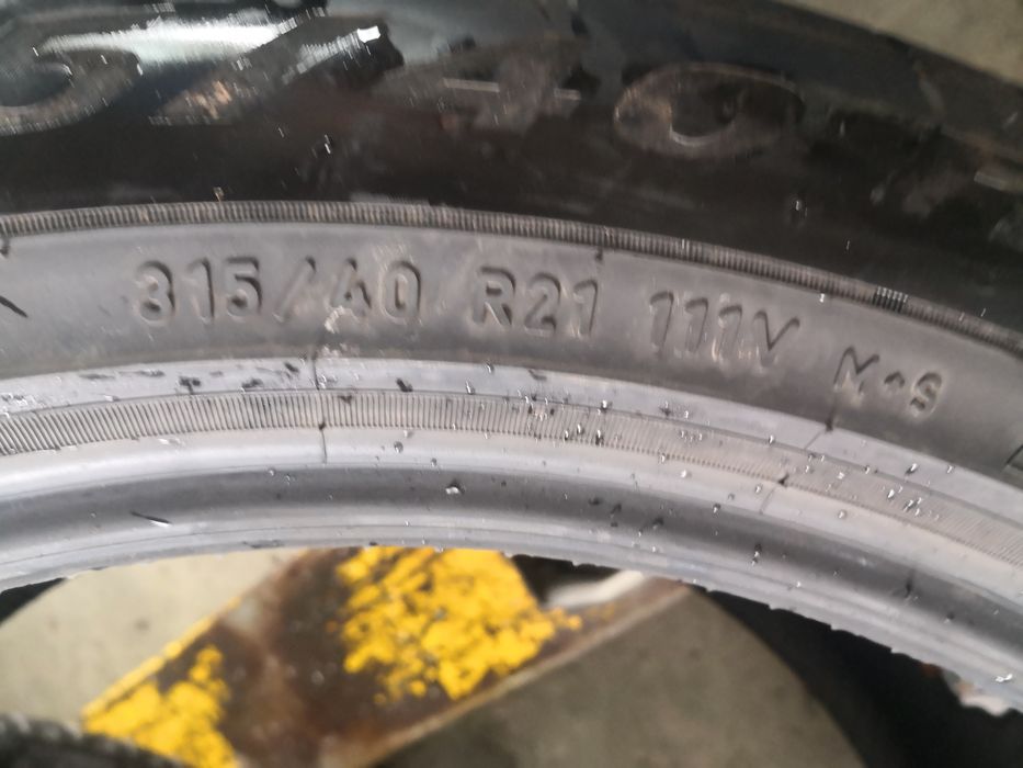 275 45 21 предни 315 40 21 цола задни гуми спорт пакет Pirelli dot 22