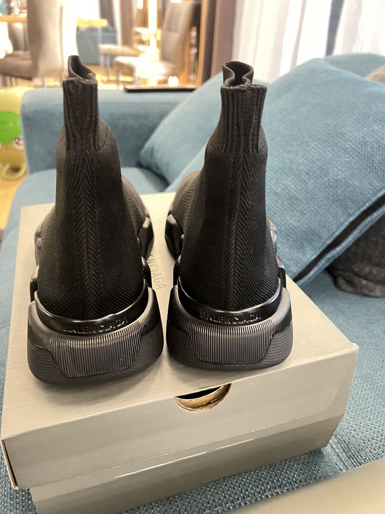 BALENCIAGA обувки.Нови,кутия,етикети,всичко от до.42ри номер.