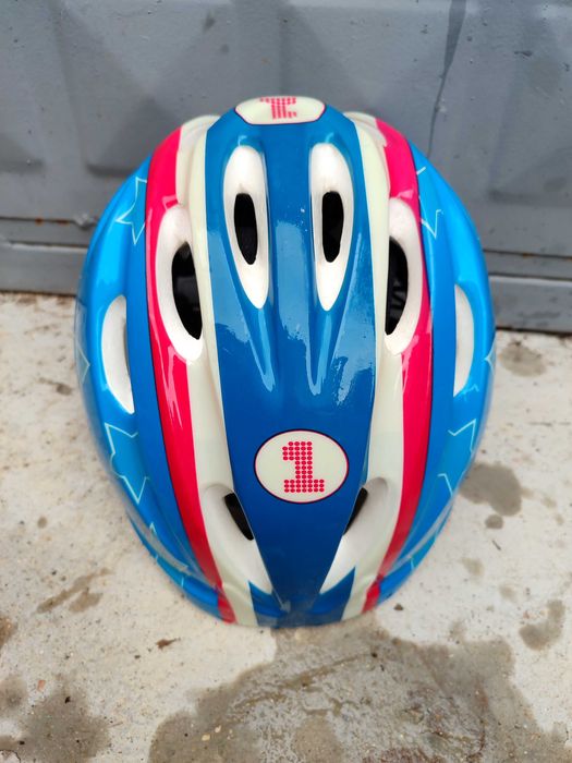 Детска каска за велосипед.