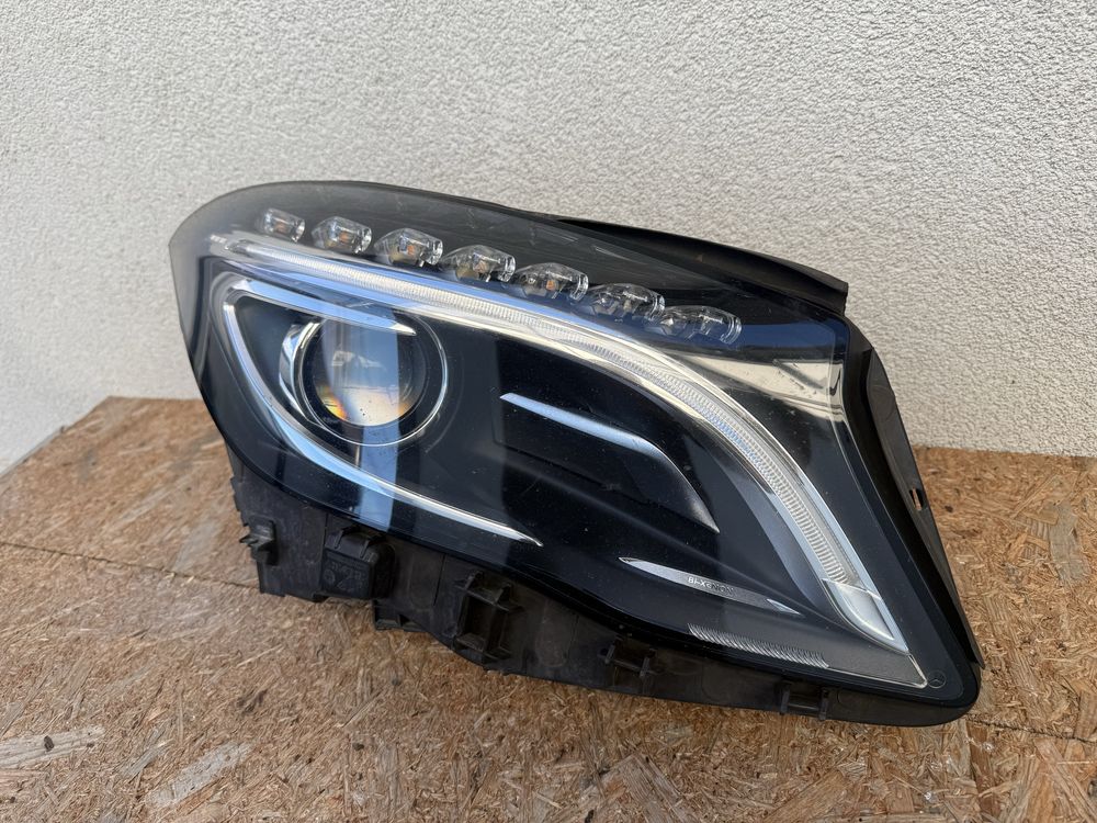 Far dreapta Mercedes GLA W156 Bi Xenon + LED Original Europa