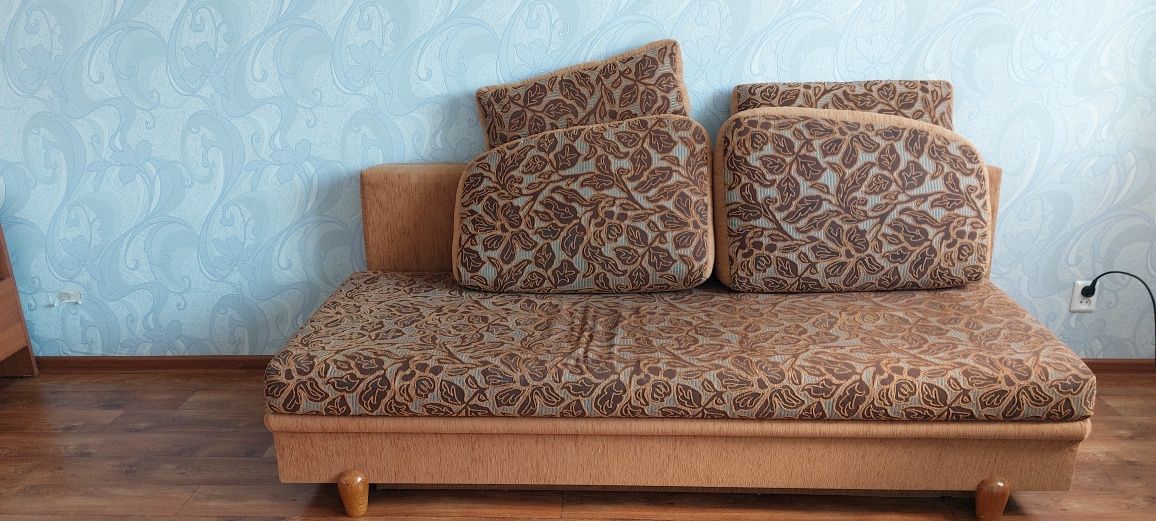 Продам кровать односпальнюю и диван