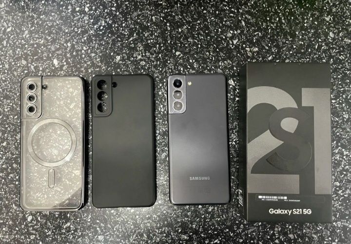 Продам отличный самсунг С21.