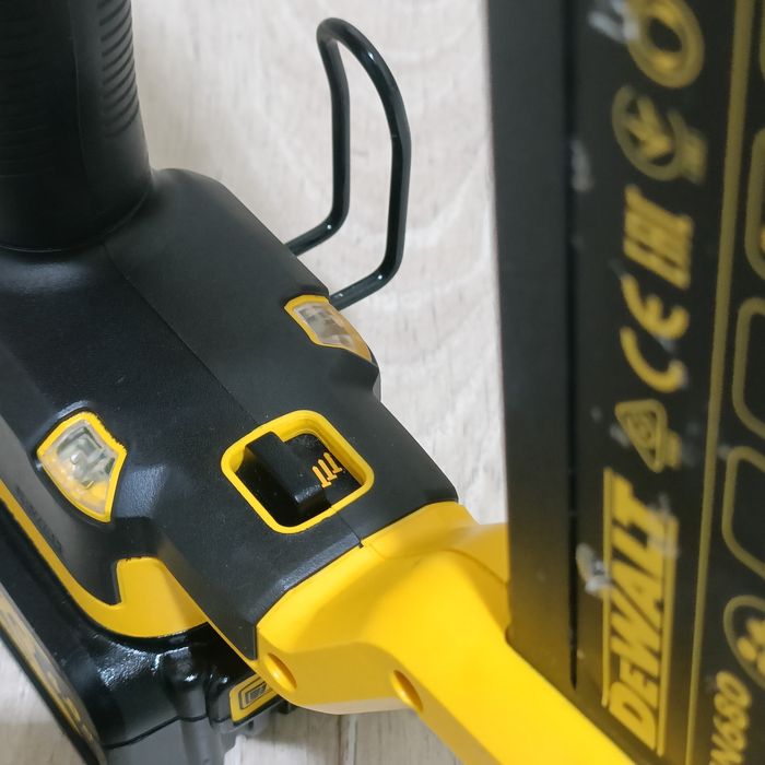 Pistol de cuie drepte pentru finisaj 15-54mm DeWalt DCN680