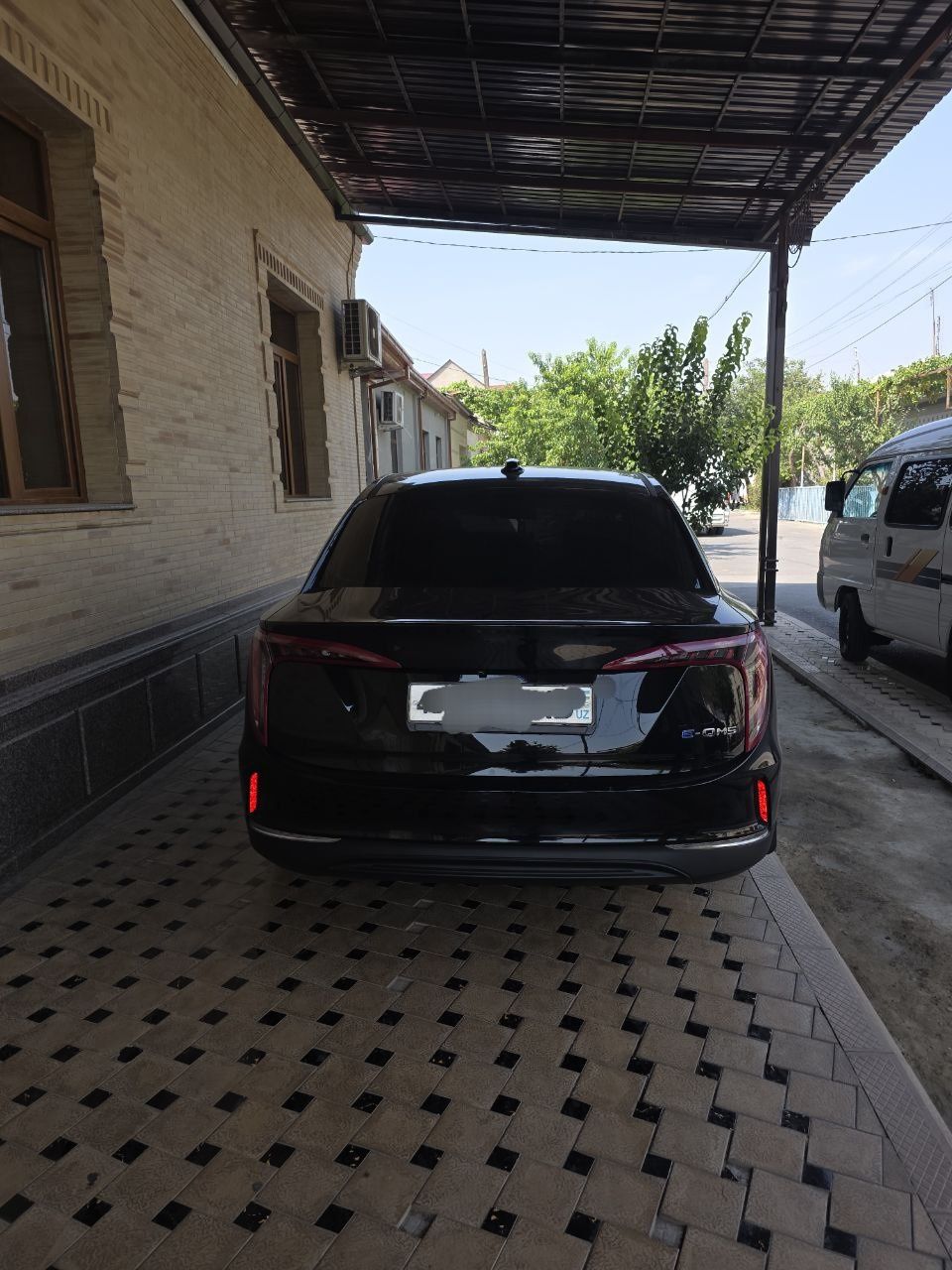 Hongqi E-QM5 500km