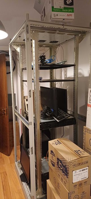 Vand rack metalic fara roti networking