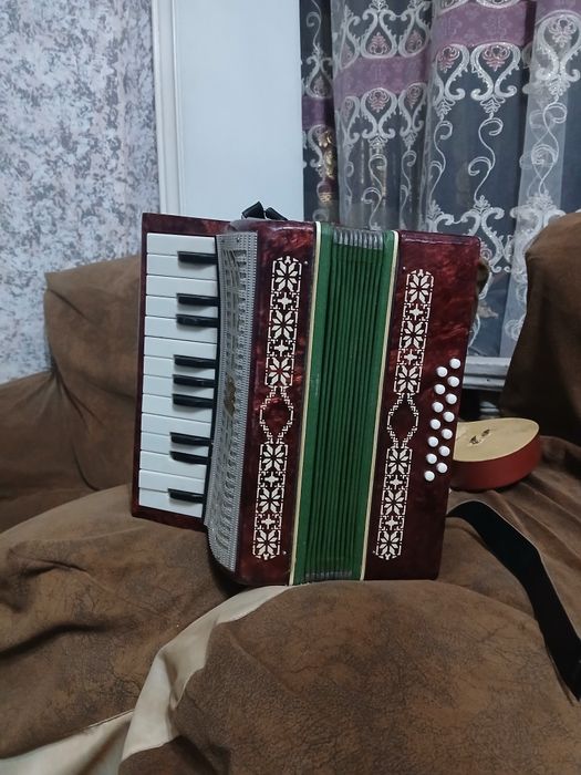 Гармошка янги сотилади