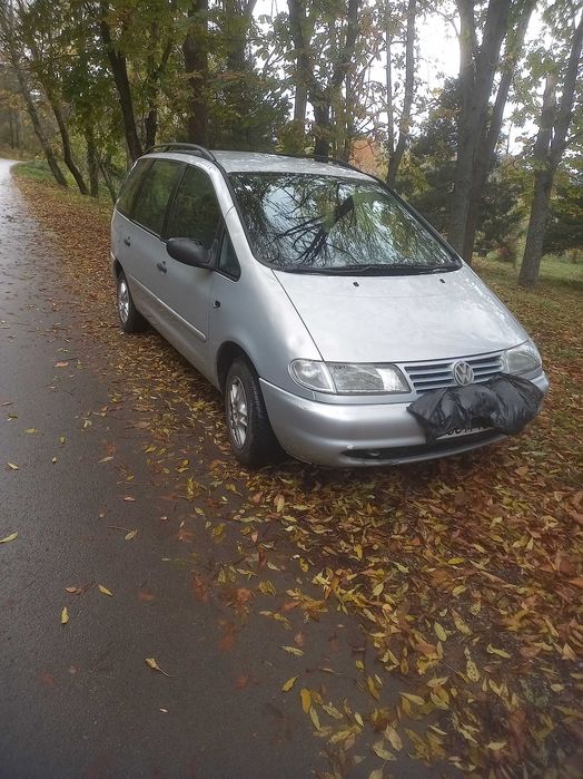 Продавам фолсваген Шаран